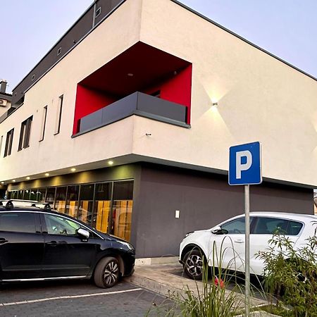 Swiss Plus Hotel Бихач Экстерьер фото
