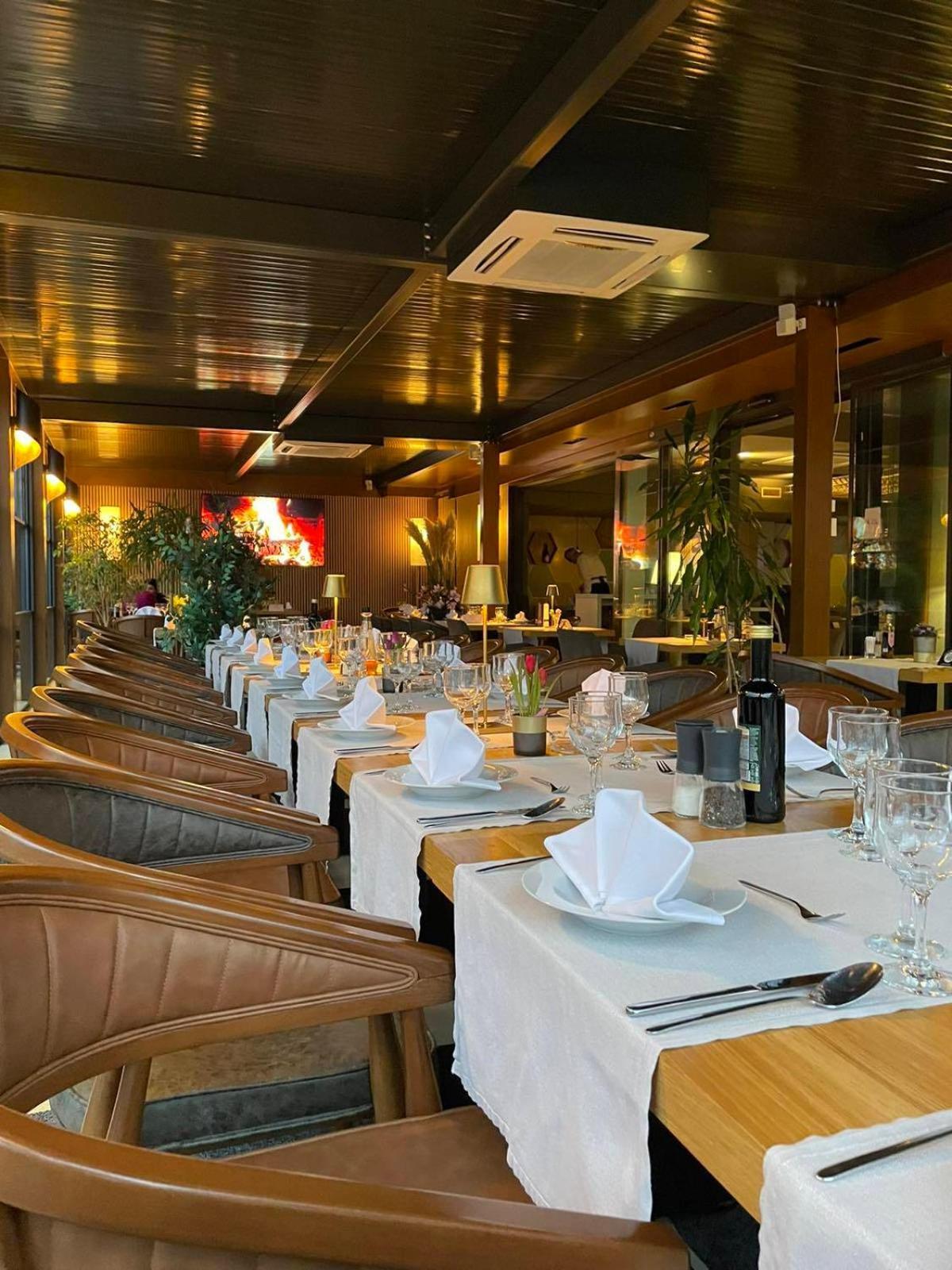 Swiss Plus Hotel Бихач Экстерьер фото