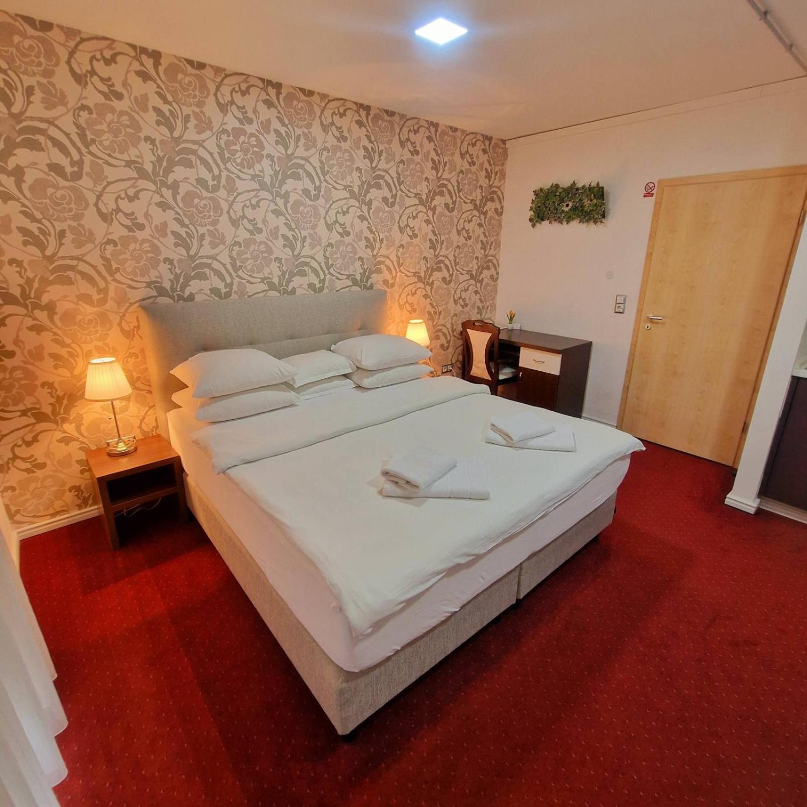 Swiss Plus Hotel Бихач Экстерьер фото